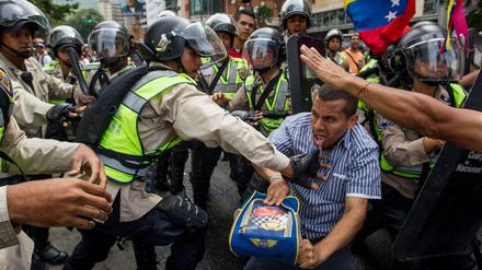 Ein massives Polizeiaufgebot unterband die Proteste in Caracas.