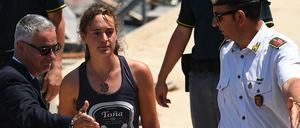 Carola Rackete im sizilianischen Porto Empedocle, in das sie von Lampedusa aus gebracht wurde.