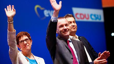Die CDU-Parteichefin Annegret Kramp-Karrenbauer, der Vorsitzende der CSU Markus Soeder und Spitzenkandidat Manfred Weber (CSU). 