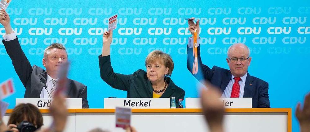Alle dafür: Der kleine Parteitag der CDU stimmt für die Koalition mit SPD und CSU - ohne Gegenstimme, bei zwei Enthaltungen.