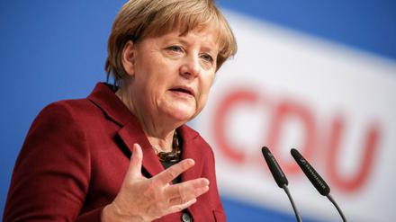 Die Bundeskanzlerin und CDU-Vorsitzende Angela Merkel spricht am 15.12.2015 zum Abschluss des CDU-Bundesparteitag in Karlsruhe (Baden-Württemberg). 
