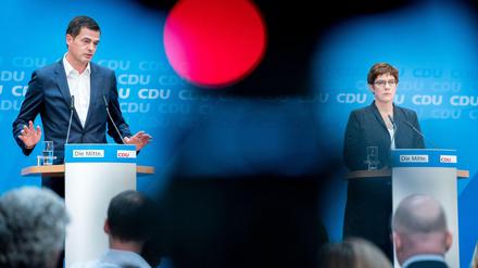 Annegret Kramp-Karrenbauer, CDU-Bundesvorsitzende, und Mike Mohring, CDU-Spitzenkandidat bei der Landtagswahl in Thüringen, am Montag in Berlin. 