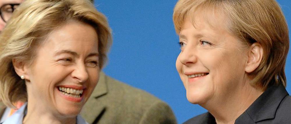 Die Kanzlerin ist mit 90,4 Prozent der Stimmen als CDU-Vorsitzende wiedergewählt. Doch Arbeitsministerin von der Leyen hat ihr mit ihrem Vorschlag, künftig eine Vorwahl abzuhalten, zugesetzt.