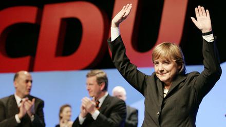 Ihre Partei nach links gerückt: Angela Merkel, damals noch Oppositionsführerin, auf dem CDU-Bundesparteitag im Dezember 2004 in Düsseldorf.