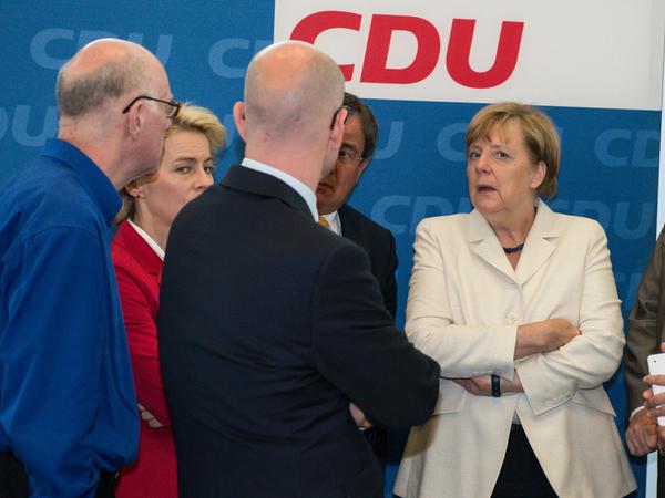 Bundeskanzlerin Angela Merkel bespricht das Ergebnis aus Brüssel mit dem CDU-Parteivorstand.