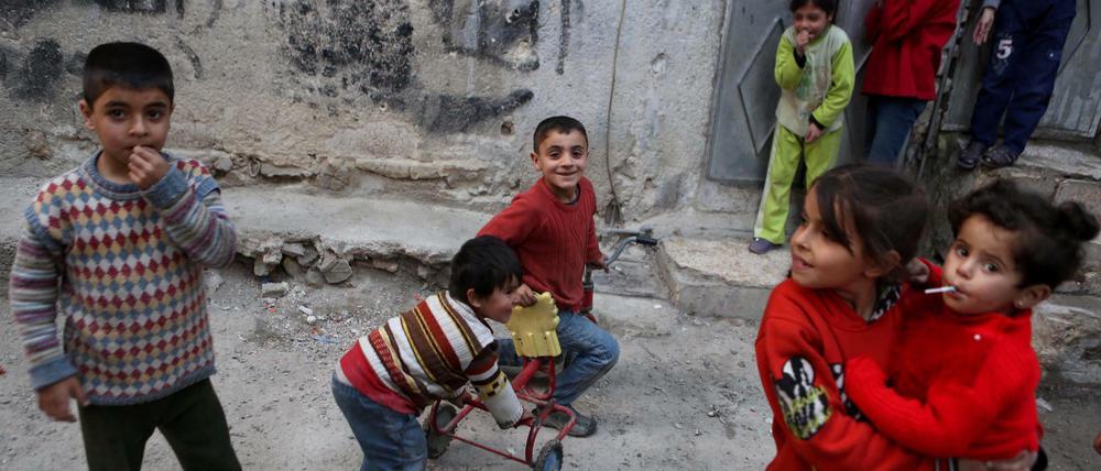 Syrische Kinder konnten während der Waffenruhe am Samstag nach langer Zeit wieder einmal auf den Straßen spielen.