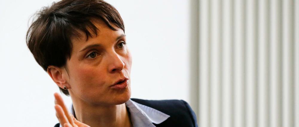 Die AfD-Vorsitzende Frauke Petry bestätigt, dass an den fremdenfeindlichen Proteste in Clausnitz auch AfD-Mitglieder beteiligt waren.