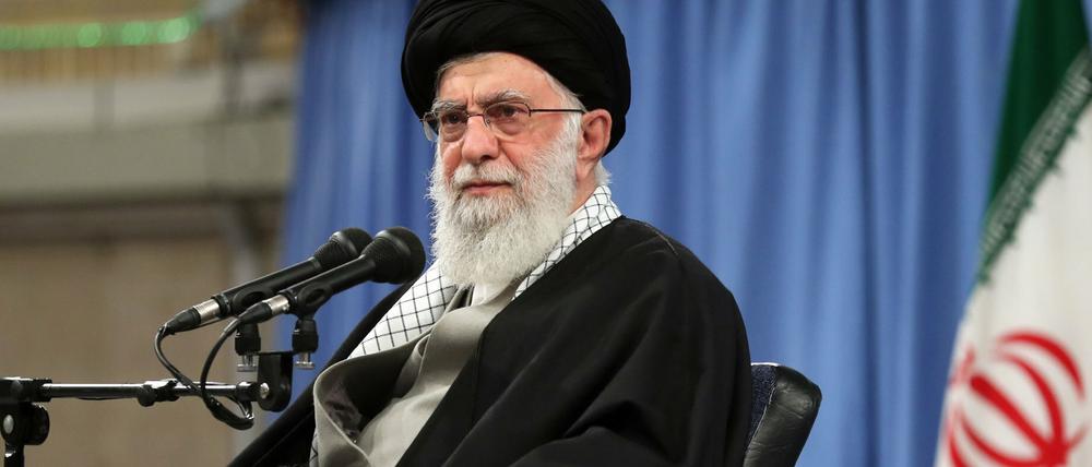 Ajatollah Ali Chamenei, Oberster Führer und geistliches Oberhaupt des Iran. Eine niedrige Wahlbeteiligung wäre eine Schlappe.
