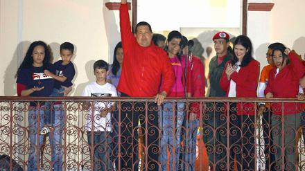 Venezuelas Präsident Hugo Chávez ist mit einem deutlichen Ergebnis wiedergewählt worden.