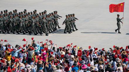 Chinesische Soldaten während einer Zeremonie in Korla, Xinjiang im August 2019