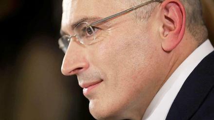 Der russische Kreml-Kritiker Michail Chodorkowski gab am Sonntag im "Mauermuseum am Checkpoint Charlie" in Berlin seine erste Pressekonferenz nach zehn Jahren Haft.
