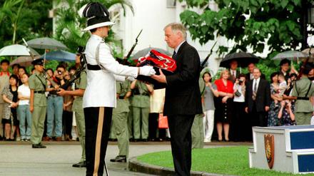 Chris Patten, letzter britischer Gouverneur Hongkongs, 1997 bei der Rückgabe der Kronkolonie Hongkong an China. 