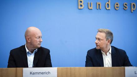 Christian Lindner, Bundesvorsitzender der FDP, und Thomas Kemmerich bei einer Pressekonferenz im Oktober 2019. 