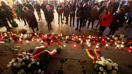 Trauer um die Opfer. Berlinerinnen und Berliner erinnern jedes Jahr an die Toten und Verletzten des islamistischen Anschlags vom Dezember 2016 auf den Weihnachtsmarkt am Breitscheidplatz