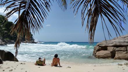 Der Strand Anse Patates auf der Seychellen-Insel La Digue