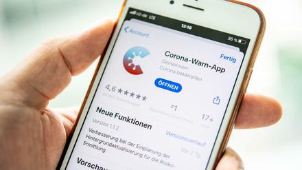 Wichtiges Update: Auf iOS-Geräten bringt erst die Version 1.1.2 der Corona-Warn-App durchgehende Funktionalität.