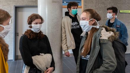 Maskenpflicht für Schüler? Das fordert Bildungsministerin Anja Karliczek für den Weg zum Klassenraum.