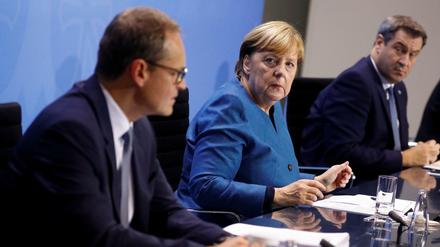 Was kommt an diesem Montag heraus? Kanzlerin Angela Merkel vor drei Wochen mit Markus Söder und Michael Müller.