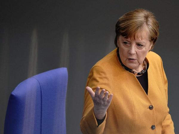 In der Kritik: Bundeskanzlerin Angela Merkel (CDU) bei der Regierungsbefragung im Bundestag. 