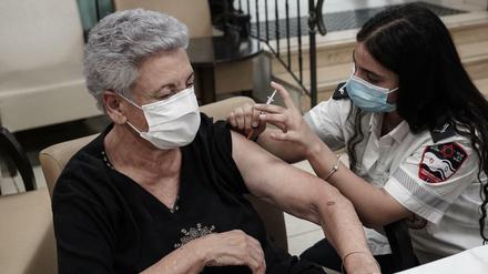 Die Impfkampagne in Israel läuft schleppend, zugleich steigen die Infektionszahlen an.