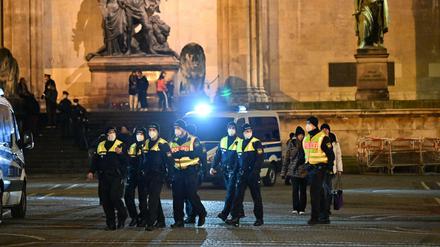 Einsatzkräfte der Polizei auf dem Odeonsplatz in München