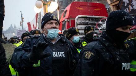 Die Polizei hat den Anführer der Corona-Proteste im kanadischen Ottawa verhaftet.