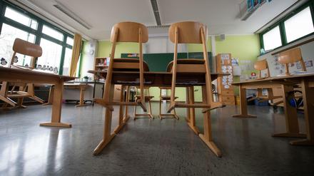 Ein leeres Klassenzimmer einer Grundschule.
