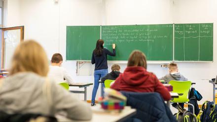 In Thüringen sollen die Schülerinnen ihre Masken auch während des Unterrichts tragen.