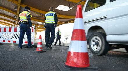 Deutsche Polizisten am Grenzübergang in Kreuzlingen. 