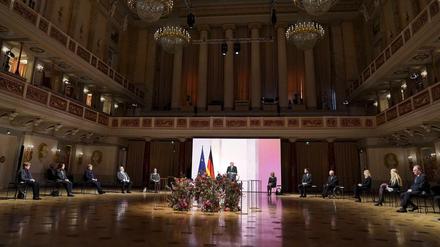 Mitten in der Pandemie fand im Konzerthaus am Berliner Gendarmenmarkt eine zentrale Gedenkfeier statt, bei der Bundespräsident Steinmeier eine Rede hielt.