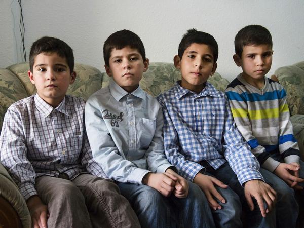 Auf sich allein gestellt (v.l.n.r.): Anas (7), Abdel Hamid (9), Mohamed (9) und Mahmoud (8).