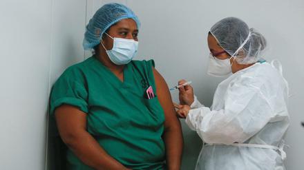Impfung mit dem Astrazeneca-Vakzin in El Salvador