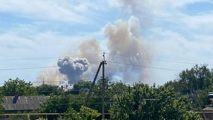 Rauch nach einer Explosion auf dem russischen Stützpunkt Saki (am 9. August 2022) 