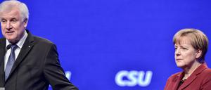 Offen kritisiert hat Horst Seehofer Bundeskanzlerin Angela Merkel auch schon auf dem CSU-Parteitag im November.