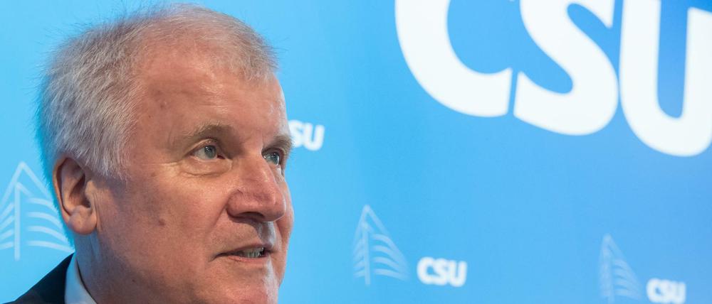 Der CSU-Parteivorsitzende Horst Seehofer will die Positionsbestimmung seiner Partei für das neue Grundsatzprogramm selber vornehmen.