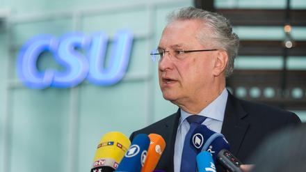Der bayerische Innenminister Joachim Herrmann hat einen Briefschreiber wegen Beleidigung angezeigt. 