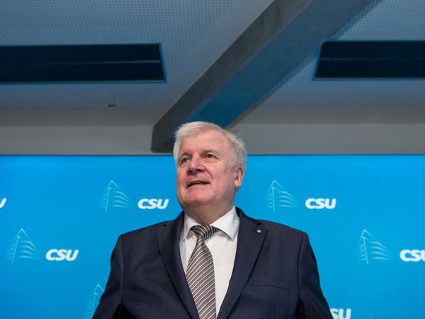 Der bayerische Ministerpräsident Horst Seehofer (CSU) fühlt sich durch die Wahlergebnisse in seiner Kritk an der Flüchtlingspolitik der Bundesregierung bestätigt. 