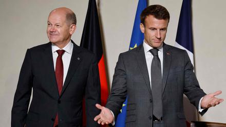 Der deutsche Bundeskanzler Olaf Scholz und der französische Präsident Emmanuel Macron treffen sich in Paris (Symbolbild).