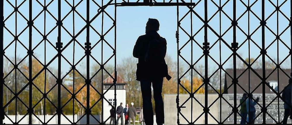 Entscheidendes fehlt: Das Eingangstor zur Gedenkstätte Dachau ist gestohlen worden.