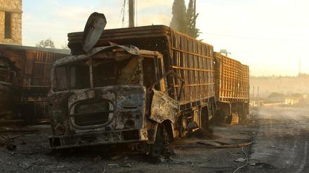 Zerstörter LKW mit Hilfsgütern der UN in Syrien