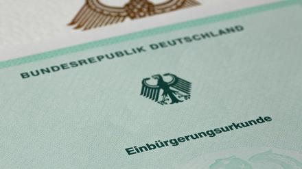 Einbürgerungen sind momentan in Deutschland erst nach acht Jahren möglich.