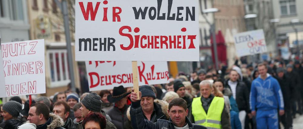 Hunderte von Russlanddeutschen demonstrierten in Villingen-Schwenningen gegen Gewalt und für mehr Sicherheit in Deutschland.