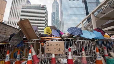Blockade. Demonstranten haben im Zentrum von Hongkong Barrikaden errichtet.