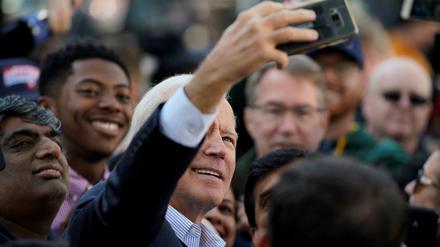 In den meisten Umfragen liegt er noch vorn, nur in Iowa nicht: Joe Biden bei einer Veranstaltung am Sonntag. 