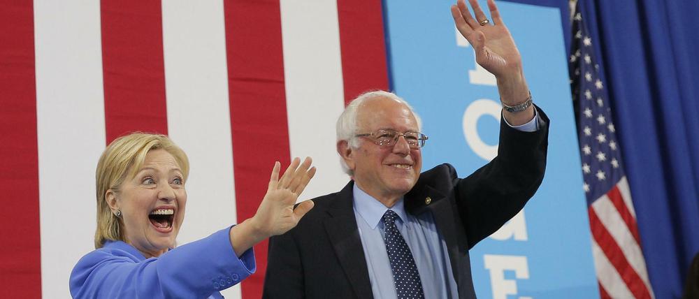 Bernie Sanders und Hillary Clinton bei einer gemeinsamen Wahlkampfveranstaltung in New Hampshire.