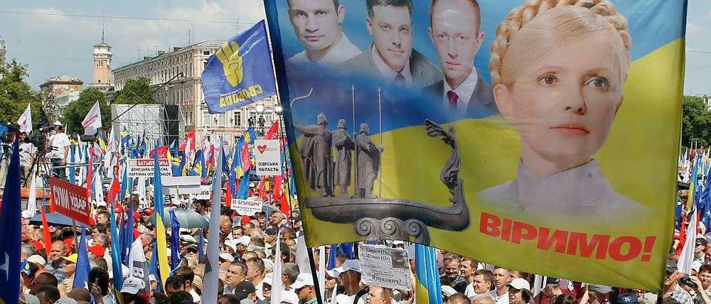 Unter dem Motto "Rise up, Urkaine!" gingen am Samstag über 15.000 Menschen in Kiew auf die Straße.
