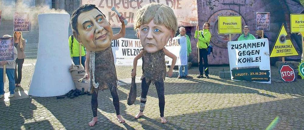 Nicht alle sind mit der Regierung zufrieden: Eine Demonstration gegen die Reform des Erneuerbare-Energien-Gesetz vor dem Reichstag.