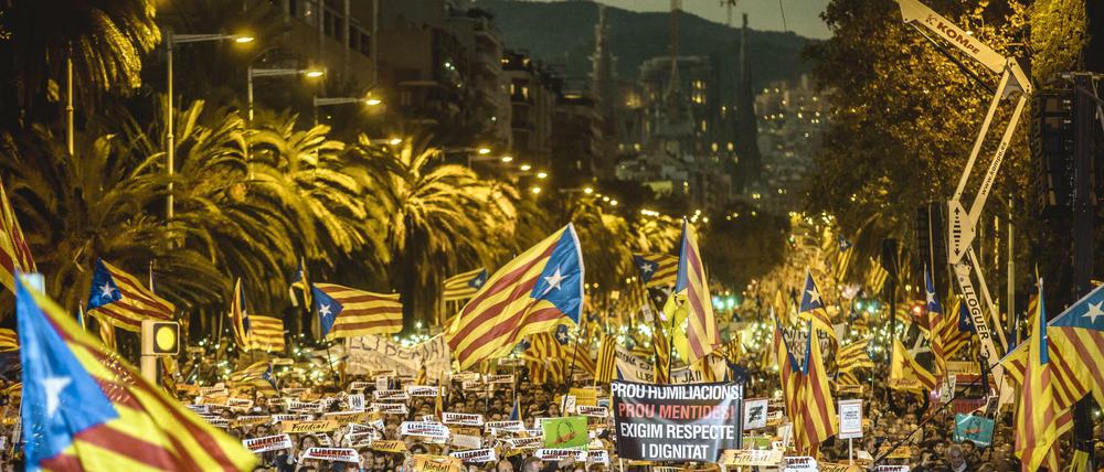 Massenproteste gegen die Festnahme katalanischer Politiker am 11. November in Barcelona.