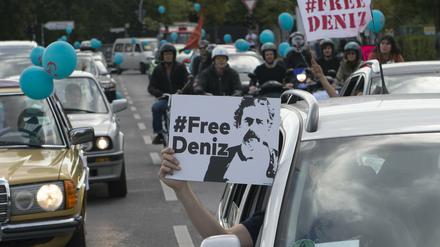Auto- und Fahrradkorso für die Freilassung von Deniz Yücel am Sonntag in Berlin. 