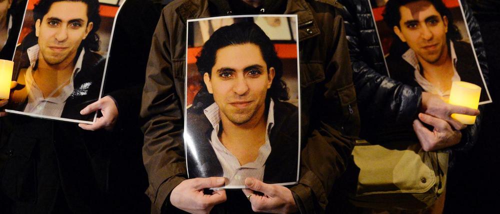 Amnesty-International-Mahnwache für Raif Badawi 2015 in London. 
